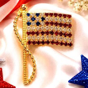 Vintage Rhinestone American Flag Brooch